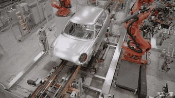 探秘MINI牛津工廠(chǎng) 一場(chǎng)與機(jī)器人68秒的“戀愛(ài)”